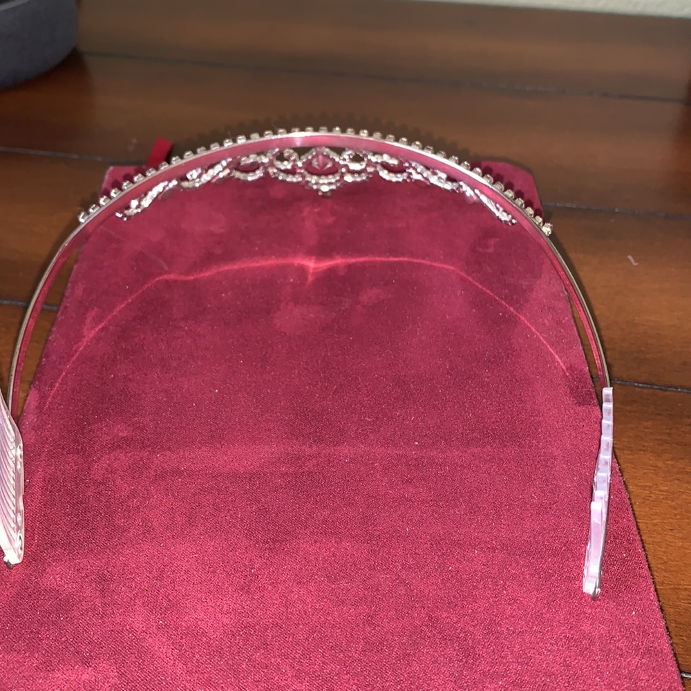 Rhinestone Tiara 👑 - Picture 5 of 9